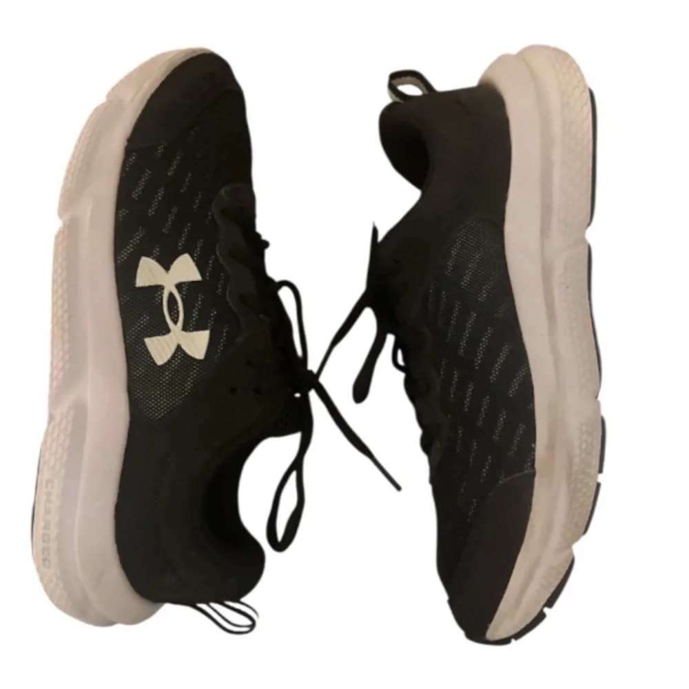 New authentic Under Armour kids designer signature sneakers sz 5.5 display